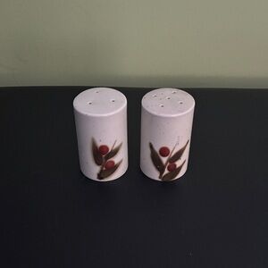 Ceramic Salt and Pepper Shakers with Leaf Design